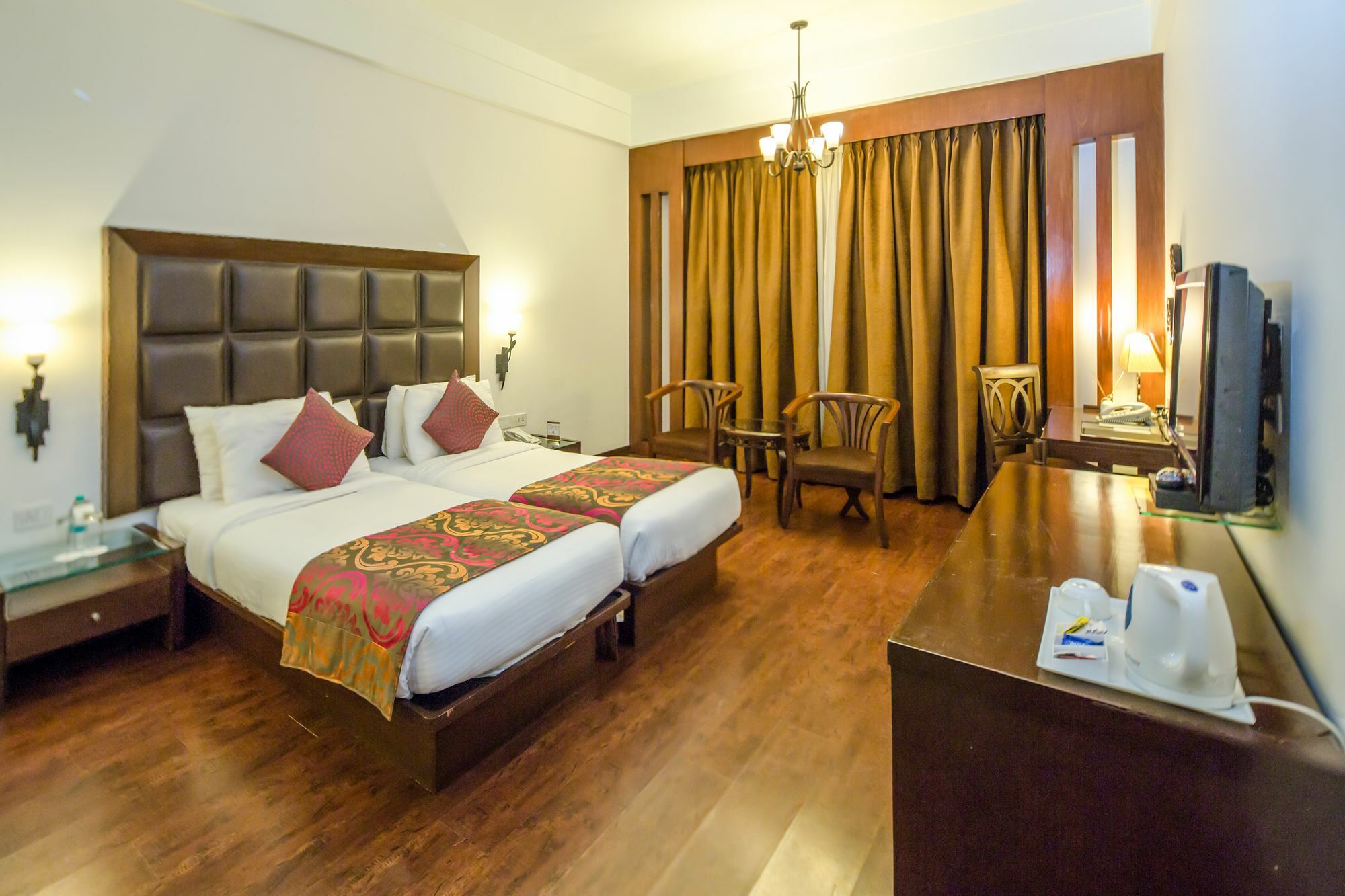 Orana & 4* New Delhi