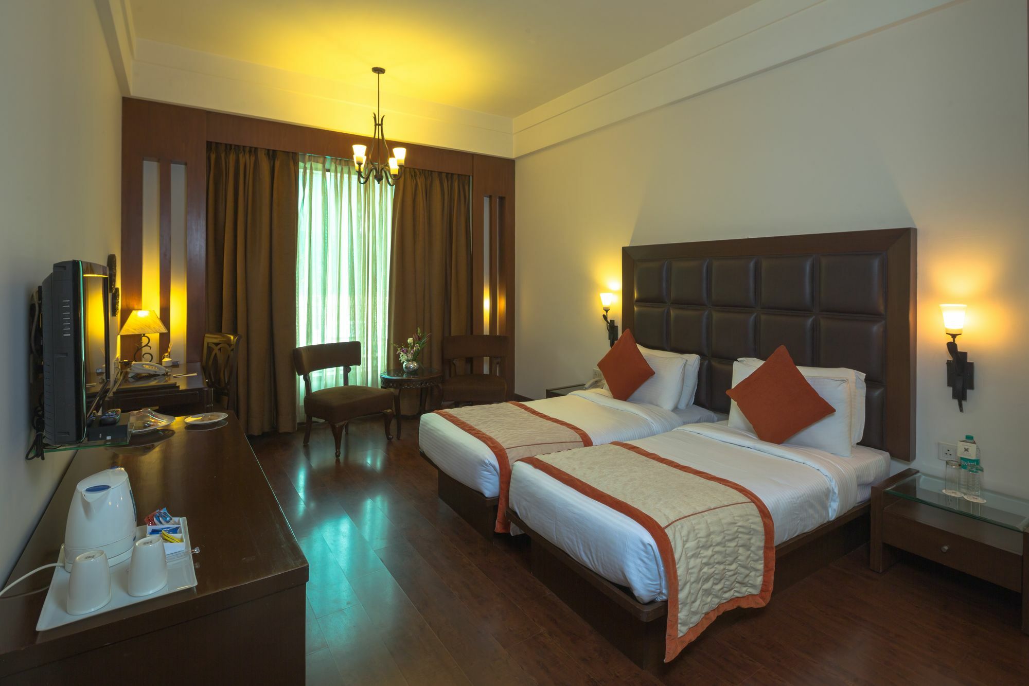 Orana & 4* New Delhi